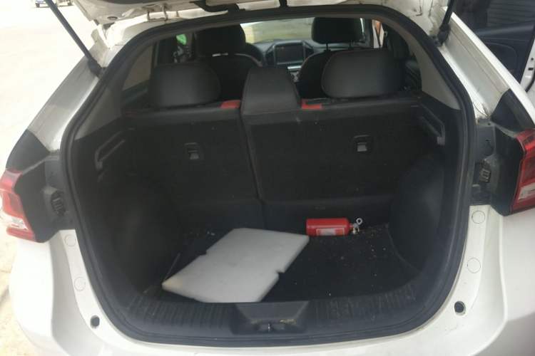 Used Luxgen U5 SUV 2017 1.6L Manual Knight Edition Trunk