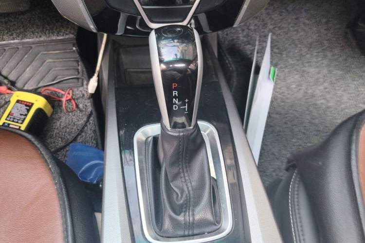 Used Luxgen U6 SUV 2014 1.8T Fashion Edition Gear Lever
