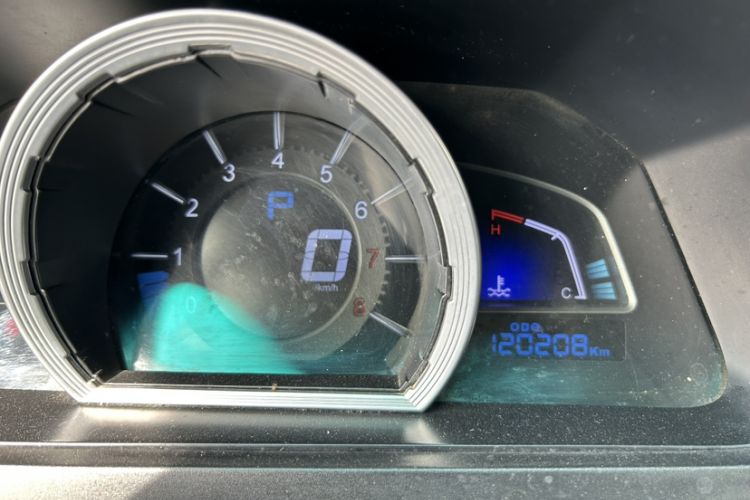 Used Luxgen U6 SUV 2014 1.8T Fashion Edition Odometer Close Up
