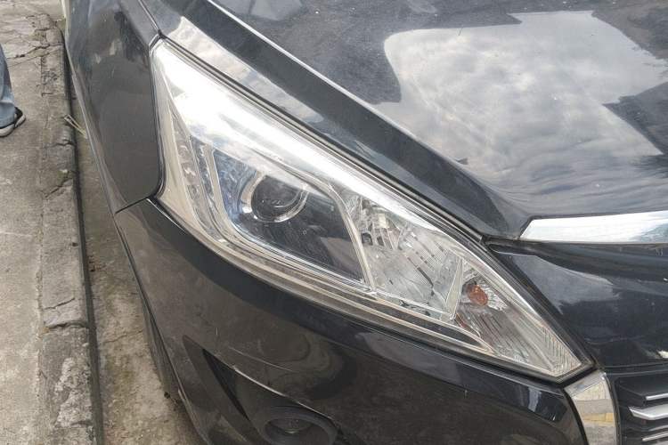 Used Luxgen U6 SUV 2014 1.8T Fashion Edition Right Front Headlight