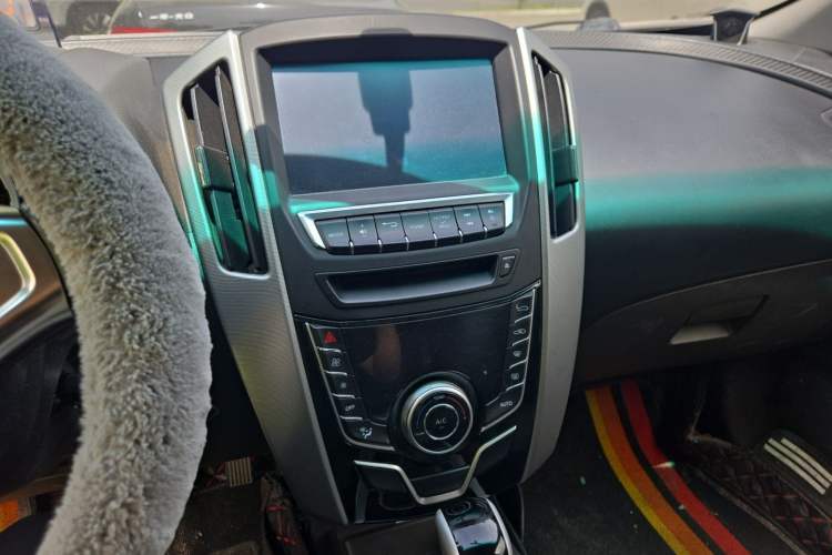 Used Luxgen U6 SUV 2014 1.8T Fashion Edition Audio And AC Panel
