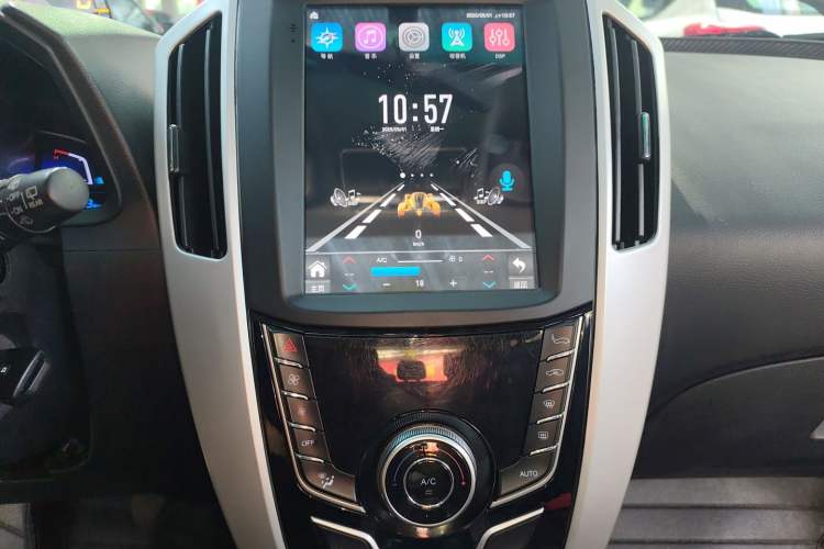 Used Luxgen U6 SUV 2014 1.8T Fashion Edition Audio And AC Panel