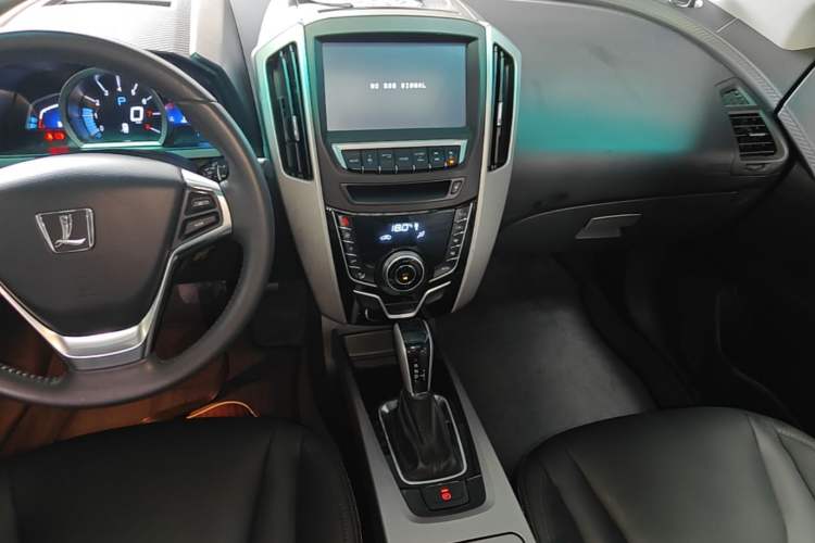 Used Luxgen U6 SUV 2014 1.8T ZhiZun Model Audio And AC Panel