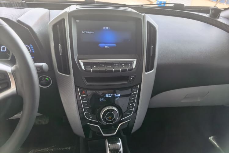 Used Luxgen U6 SUV 2014 1.8T ZhiZun Model Audio And AC Panel