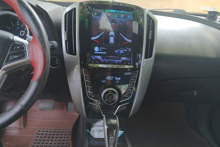 Used Luxgen U6 SUV 2014 2.0T ZhiZun Model Audio And AC Panel