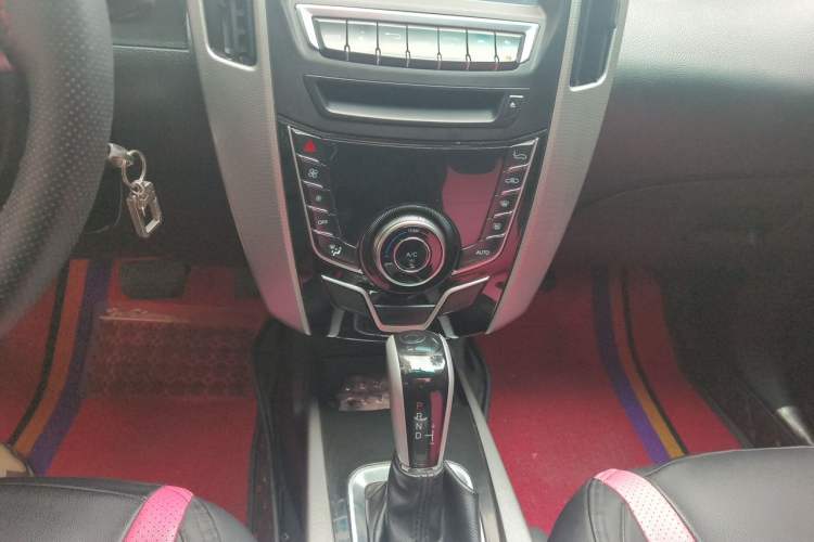 Used Luxgen U6 SUV 2014 1.8T Fashion Edition Audio And AC Panel