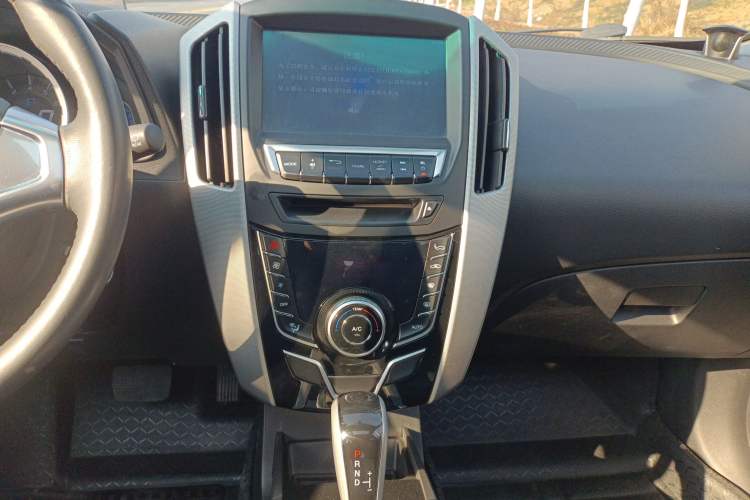 Used Luxgen U6 SUV 2014 1.8T Fashion Edition Audio And AC Panel