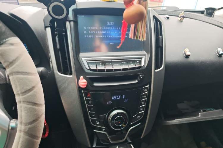 Used Luxgen U6 SUV 2014 1.8T Fashion Edition Audio And AC Panel