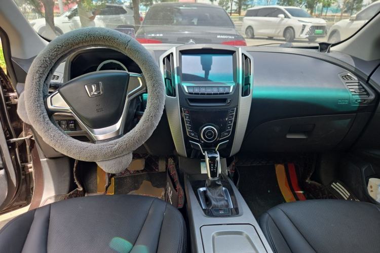 Used Luxgen U6 SUV 2014 1.8T Fashion Edition Center Console