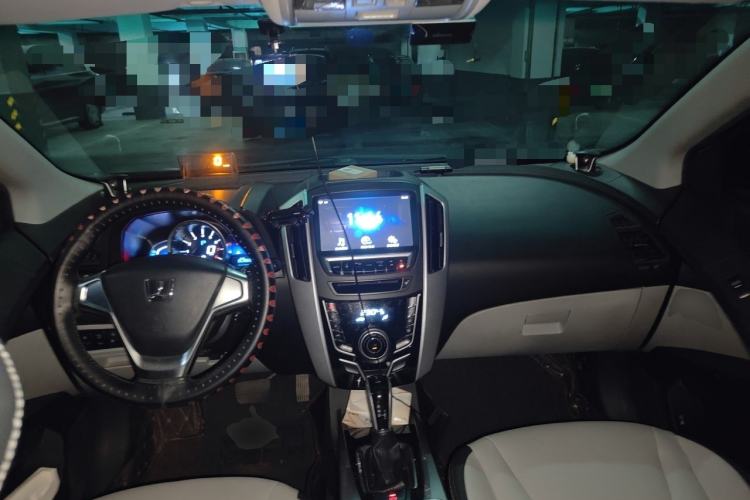 Used Luxgen U6 SUV 2014 1.8T Fashion Edition Center Console