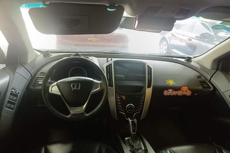 Used Luxgen U6 SUV 2014 1.8T Fashion Edition Center Console
