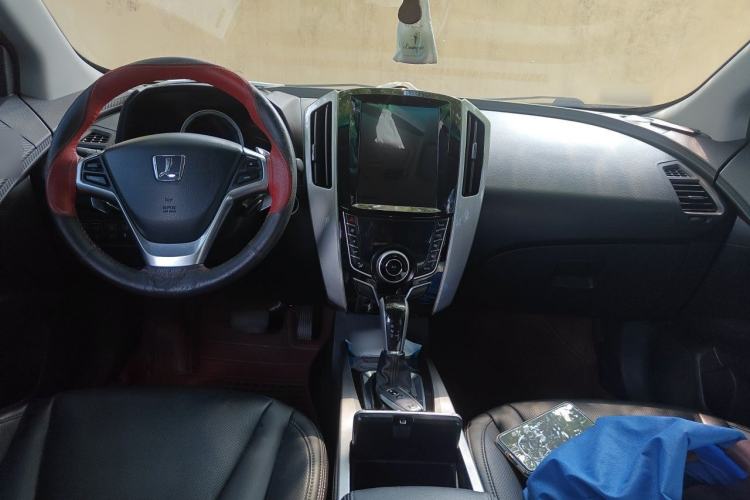 Used Luxgen U6 SUV 2014 2.0T ZhiZun Model Center Console