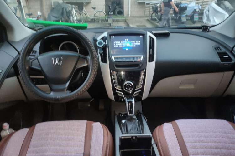 Used Luxgen U6 SUV 2014 1.8T Charm Version Center Console