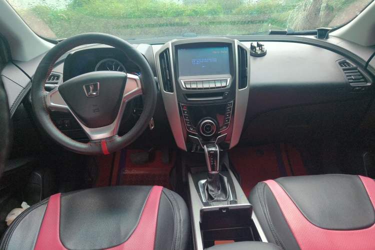 Used Luxgen U6 SUV 2014 1.8T Fashion Edition Center Console