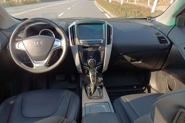 Used Luxgen U6 SUV 2014 1.8T Fashion Edition Center Console