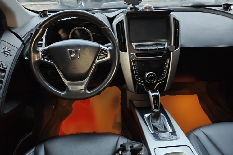 Used Luxgen U6 SUV 2014 1.8T ZhiZun Model Center Console