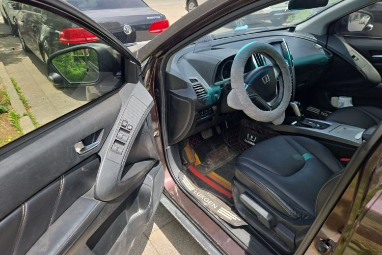 Used Luxgen U6 SUV 2014 1.8T Fashion Edition Driver Seat