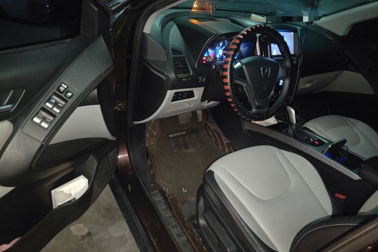 Used Luxgen U6 SUV 2014 1.8T Fashion Edition Driver Seat