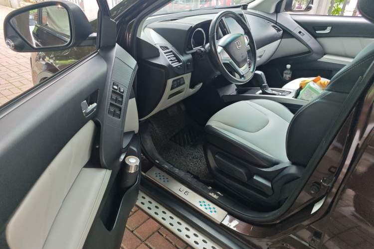 Used Luxgen U6 SUV 2014 1.8T Fashion Edition Driver Seat