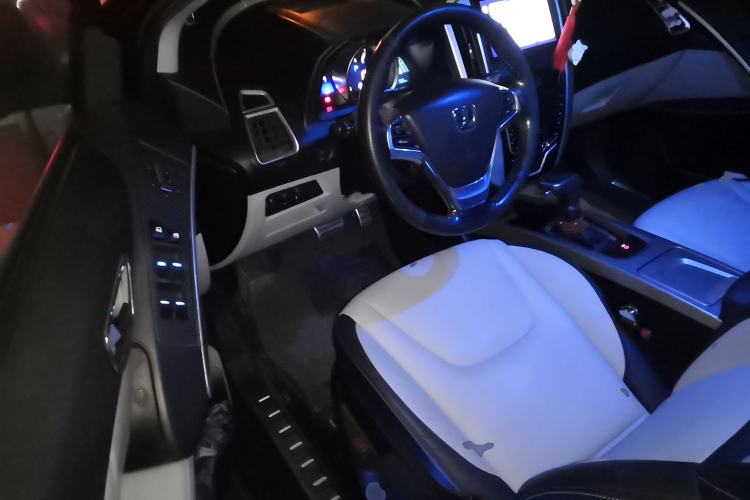Used Luxgen U6 SUV 2014 1.8T ZhiZun Model Driver Seat