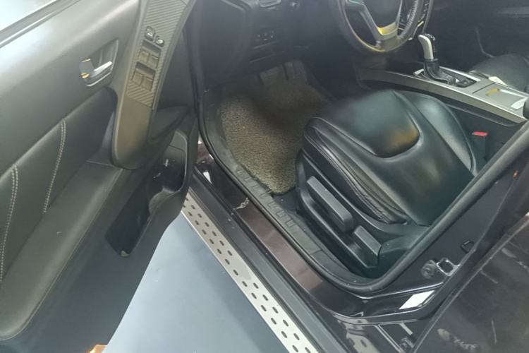 Used Luxgen U6 SUV 2014 1.8T Fashion Edition Driver Seat
