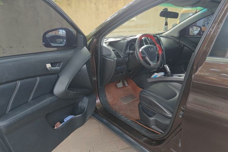 Used Luxgen U6 SUV 2014 2.0T ZhiZun Model Driver Seat