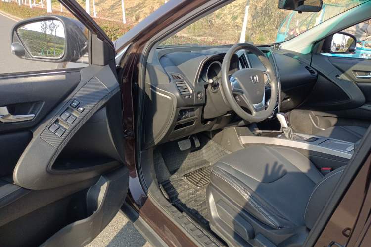 Used Luxgen U6 SUV 2014 1.8T Fashion Edition Driver Seat
