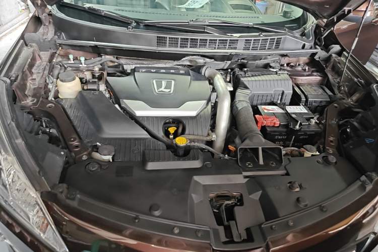 Used Luxgen U6 SUV 2014 1.8T ZhiZun Model Engine Bay