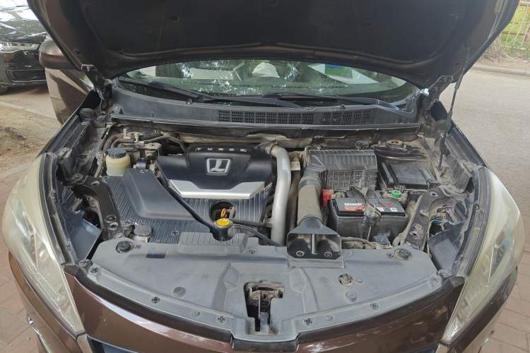 Used Luxgen U6 SUV 2014 2.0T ZhiZun Model Engine Bay