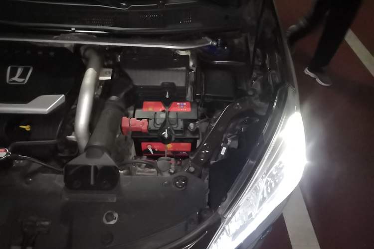 Used Luxgen U6 SUV 2014 1.8T ZhiZun Model Engine Bay Left
