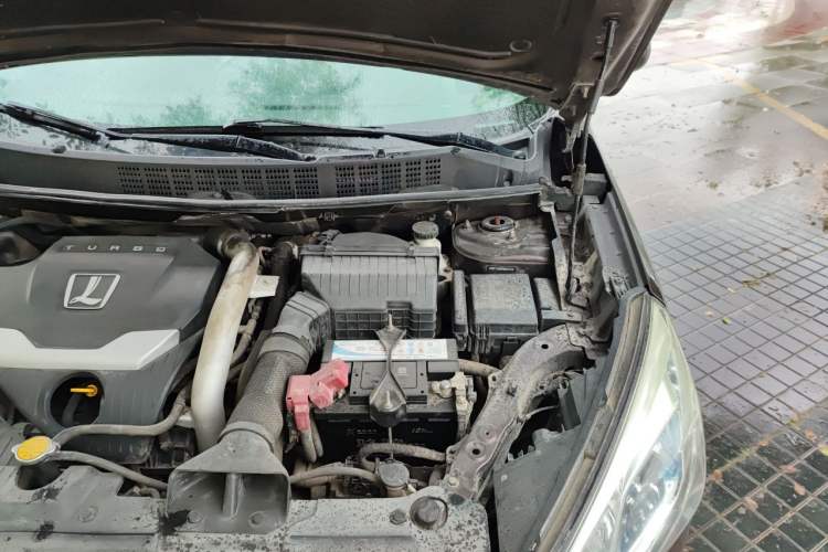 Used Luxgen U6 SUV 2014 1.8T New Innovation Type Engine Bay Left