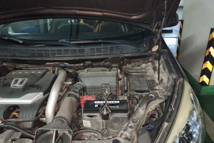 Used Luxgen U6 SUV 2014 1.8T Fashion Edition Engine Bay Left