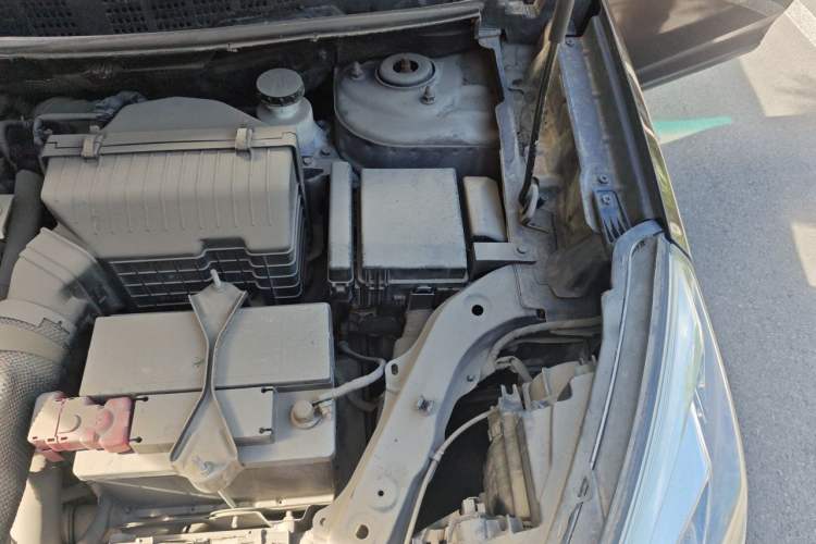 Used Luxgen U6 SUV 2014 1.8T ZhiZun Model Engine Bay Left