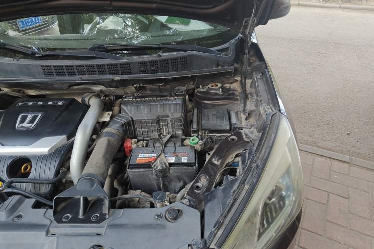 Used Luxgen U6 SUV 2014 2.0T ZhiZun Model Engine Bay Left
