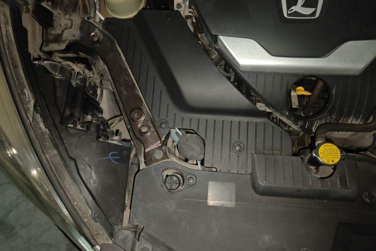 Used Luxgen U6 SUV 2014 1.8T Fashion Edition Engine Bay Right