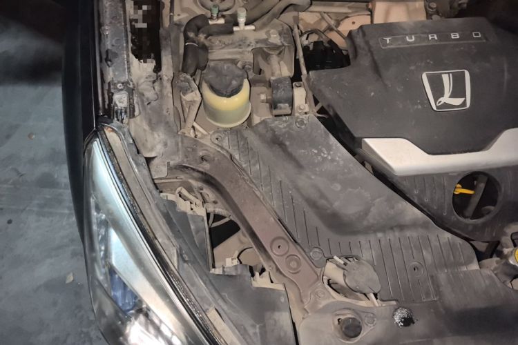 Used Luxgen U6 SUV 2014 1.8T ZhiZun Model Engine Bay Right