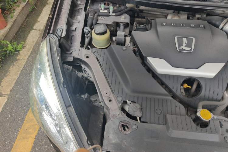 Used Luxgen U6 SUV 2014 1.8T Fashion Edition Engine Bay Right