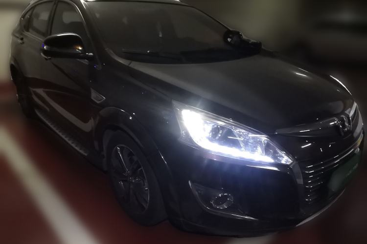 Used Luxgen U6 SUV 2014 1.8T ZhiZun Model Front Right 45 Deg
