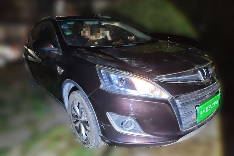 Used Luxgen U6 SUV 2014 1.8T Fashion Edition Front Right 45 Deg