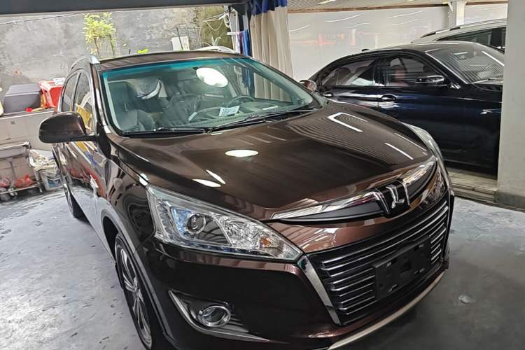 Used Luxgen U6 SUV 2014 1.8T ZhiZun Model Front Right 45 Deg