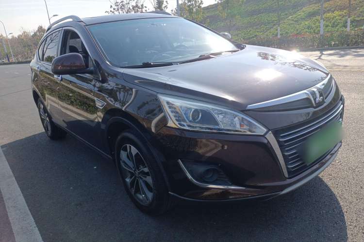 Used Luxgen U6 SUV 2014 1.8T Fashion Edition Front Right 45 Deg
