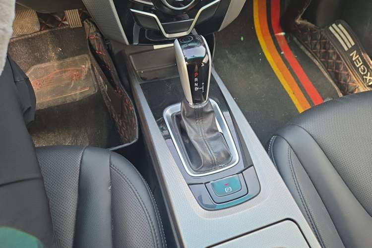 Used Luxgen U6 SUV 2014 1.8T Fashion Edition Gear Lever