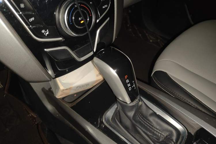 Used Luxgen U6 SUV 2014 1.8T Fashion Edition Gear Lever