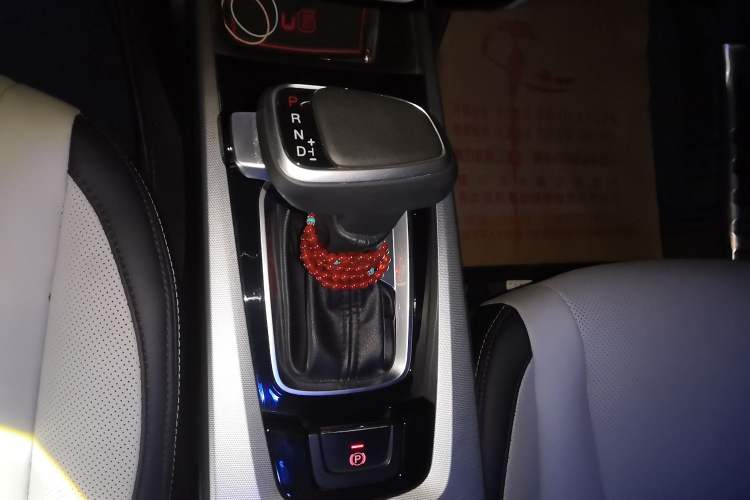 Used Luxgen U6 SUV 2014 1.8T ZhiZun Model Gear Lever