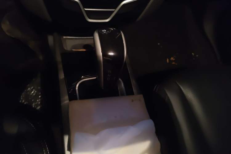 Used Luxgen U6 SUV 2014 1.8T Fashion Edition Gear Lever