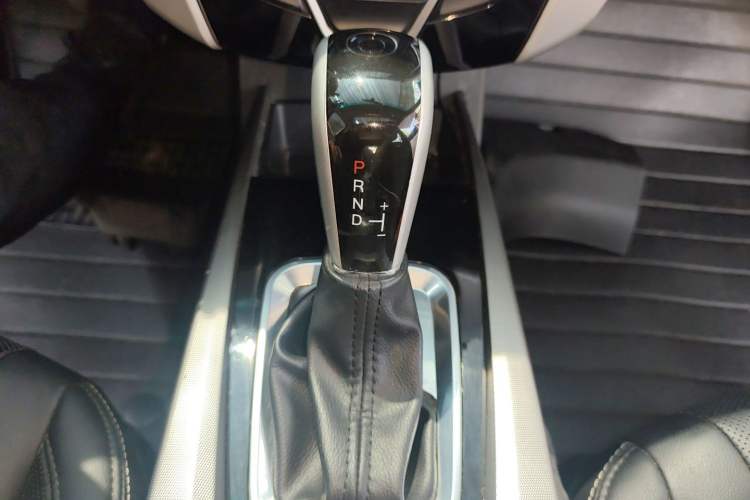 Used Luxgen U6 SUV 2014 1.8T Fashion Edition Gear Lever