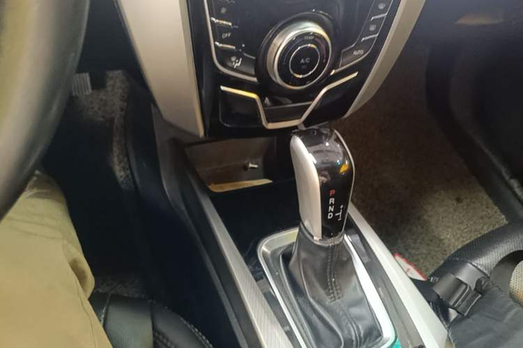 Used Luxgen U6 SUV 2014 1.8T Fashion Edition Gear Lever