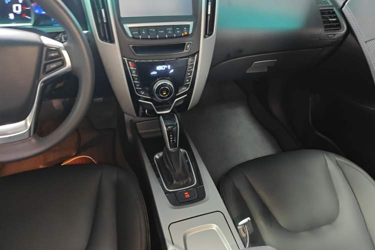 Used Luxgen U6 SUV 2014 1.8T ZhiZun Model Gear Lever