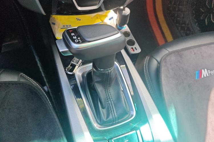 Used Luxgen U6 SUV 2014 1.8T ZhiZun Model Gear Lever