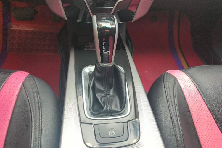 Used Luxgen U6 SUV 2014 1.8T Fashion Edition Gear Lever